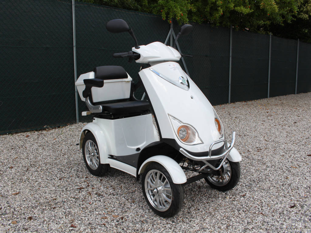 scooter-anziani-senza-patente-elettrico-4-ruote