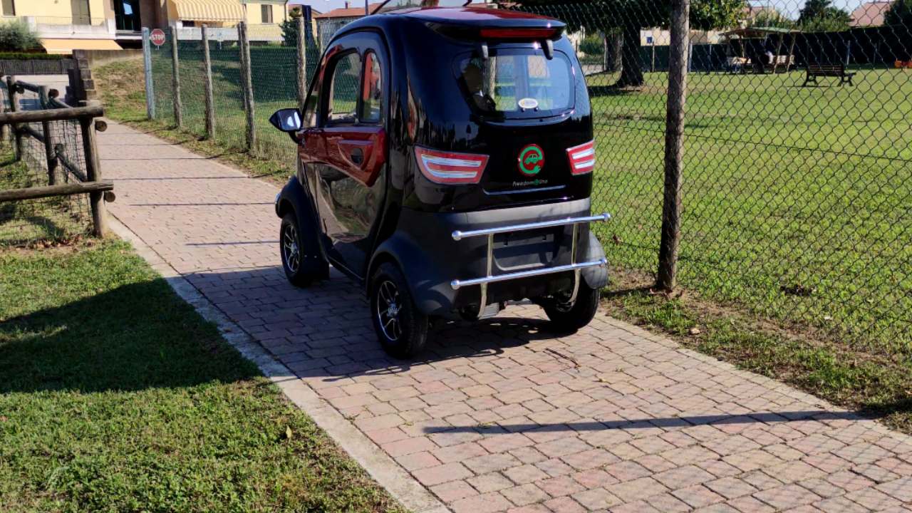 scooter-elettrico-cabinato-freedom-uno-prestazioni2