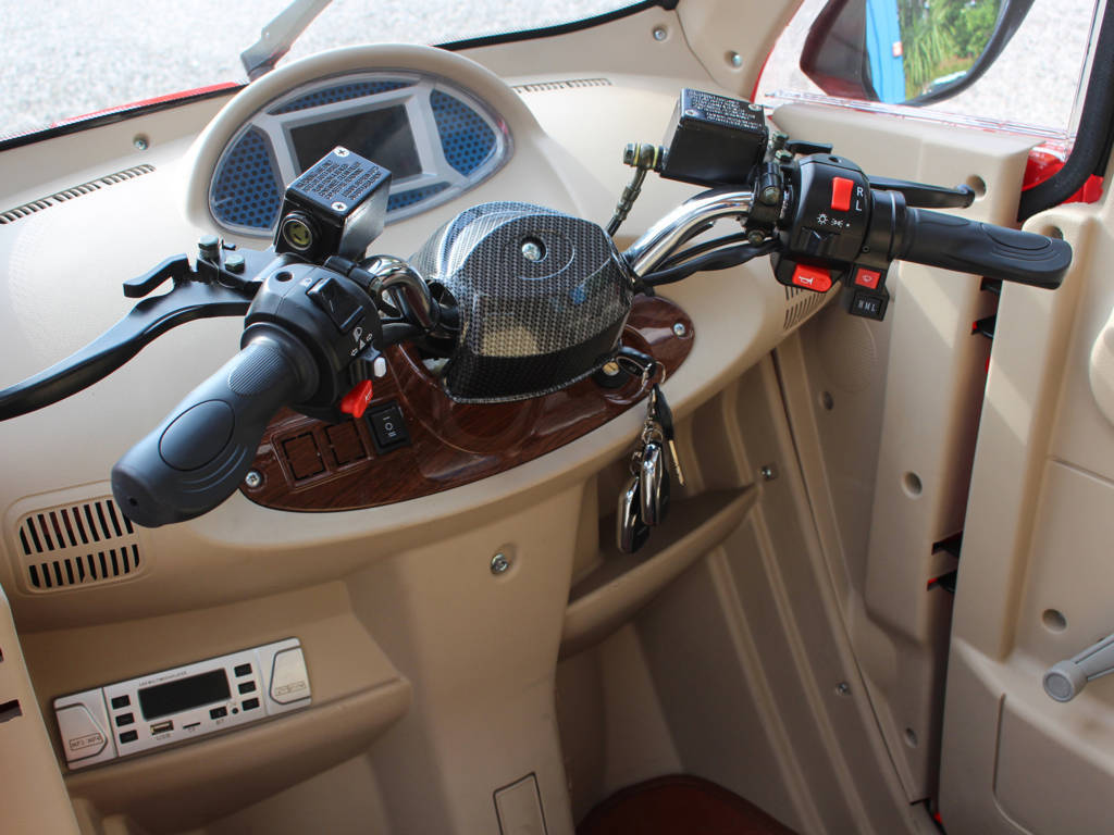 scooter-elettrico-cabinato-manubrio