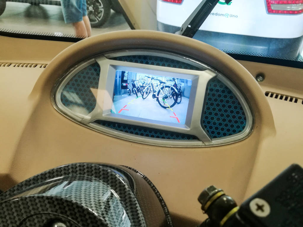 scooter-elettrico-cabinato-retrocamera