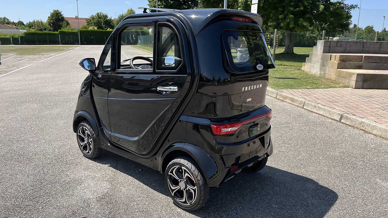 scooter-elettrico-cabinato-esterni2