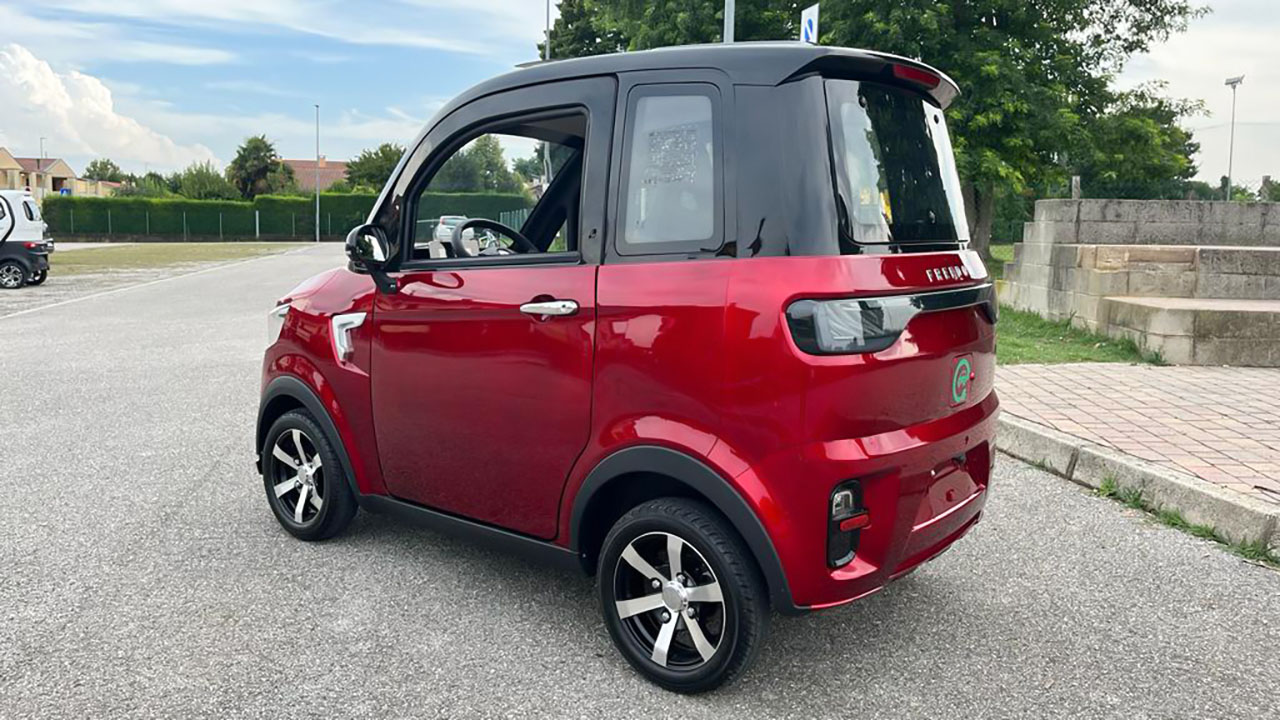 scooter-elettrico-cabinato-freedom-evo-esterni2