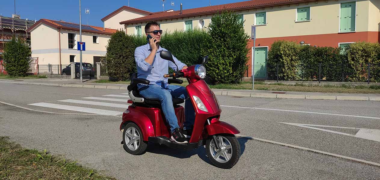 scooter-3ruote-anziani-disabili-senza-patente-freedom