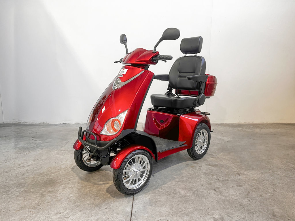 scooter-elettrico-freedom-quattro-senior-sedile-poltrona-braccioli (1)